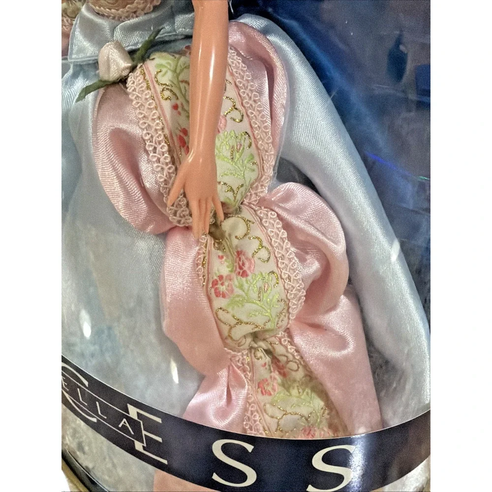 Disney Store Cinderella Royal Princess Series Doll NIB Light Up Case